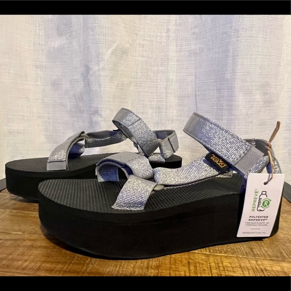 Teva Flatform Sandals - NWT (wmns 5/6) - Picture 11 of 16